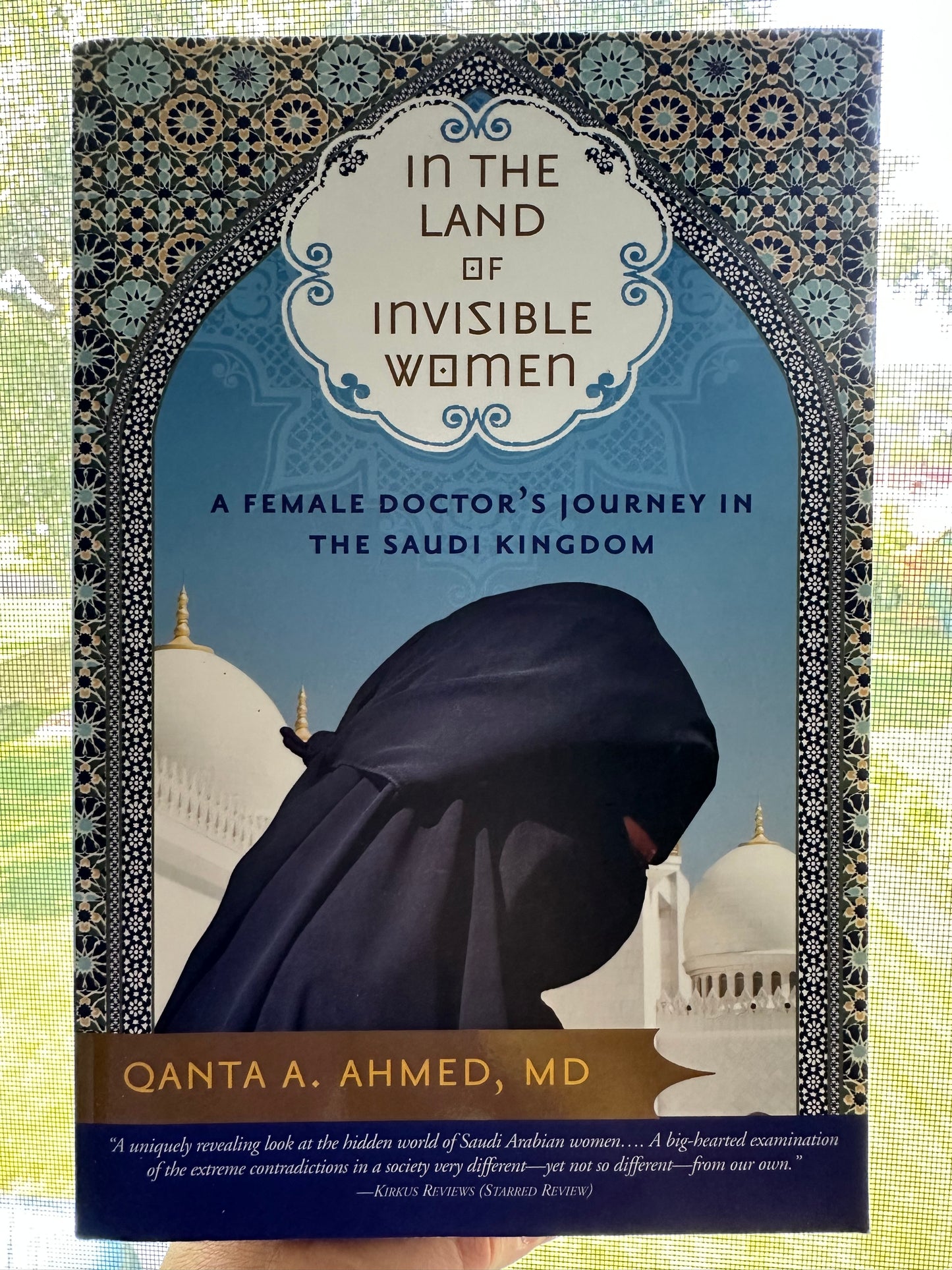 In the Land of Invisible Women : A Female Doctor's Journey in the Saudi Kingdom
